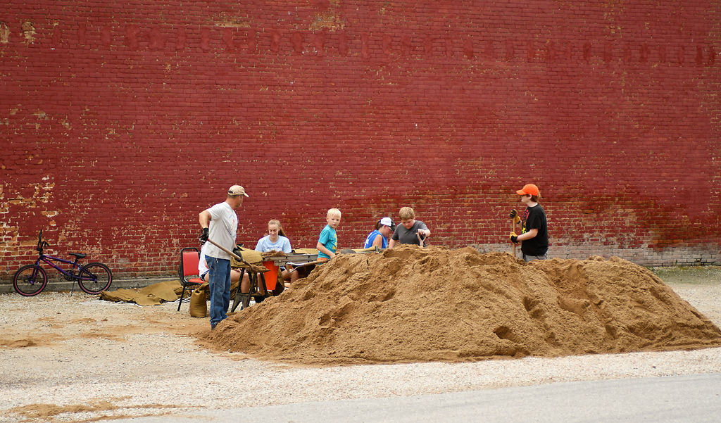 A group of locals from Mokane and volunteers from and inside and out of the town